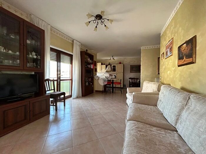 Appartamento trilocale in vendita in Via Beppe Giuseppe Montana, Cosenza