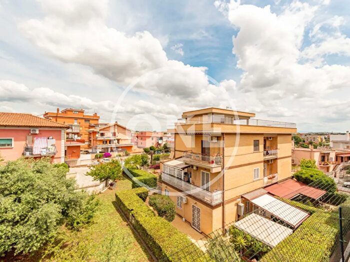 Appartamento trilocale in vendita in Via Antonio Pane, Roma