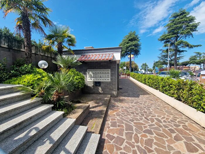 Appartamento trilocale in vendita in Via di Boccea, Roma