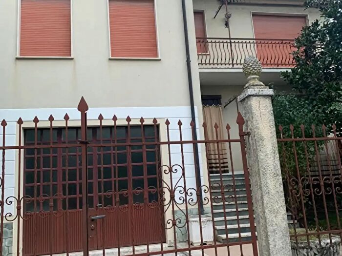 Casa con 5 locali in vendita in Via Prato Verde, Alta Val Tidone