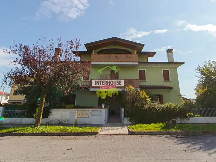 Appartamento con 8 locali in vendita in Via del Monè, Cordenons
