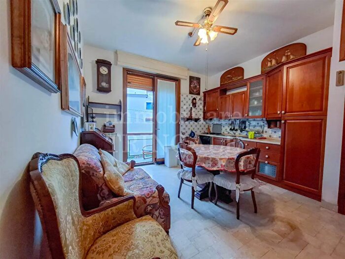 Appartamento trilocale in affitto in Lerici