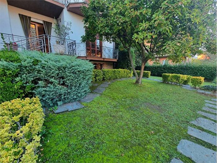 Appartamento con 6 locali in affitto in Trinità Battifollo, Sarzana