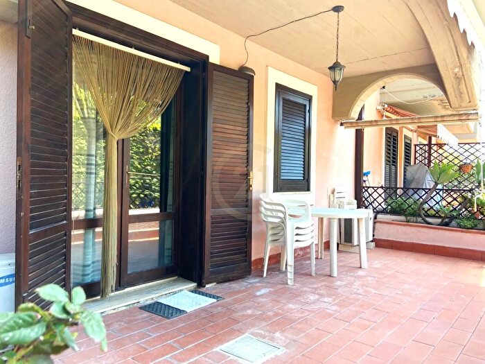 Appartamento bilocale in vendita in Via Capomulini, Acireale