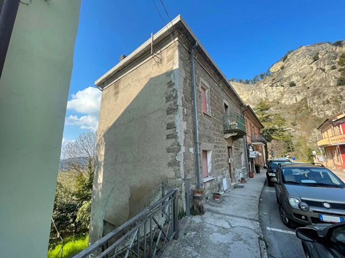 Casa con 10 locali in vendita in Via Decio Raggi, Novafeltria