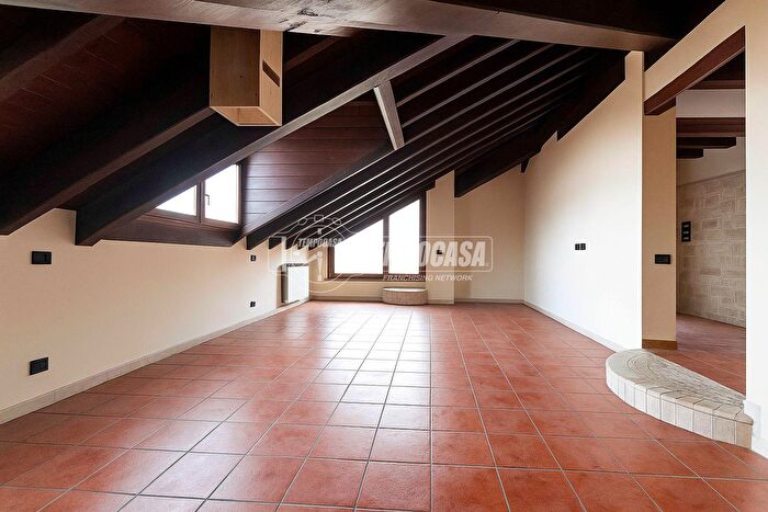 Appartamento trilocale in vendita in Via Po, Giussano