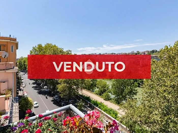 Appartamento trilocale in vendita in Via Rubattino, Roma