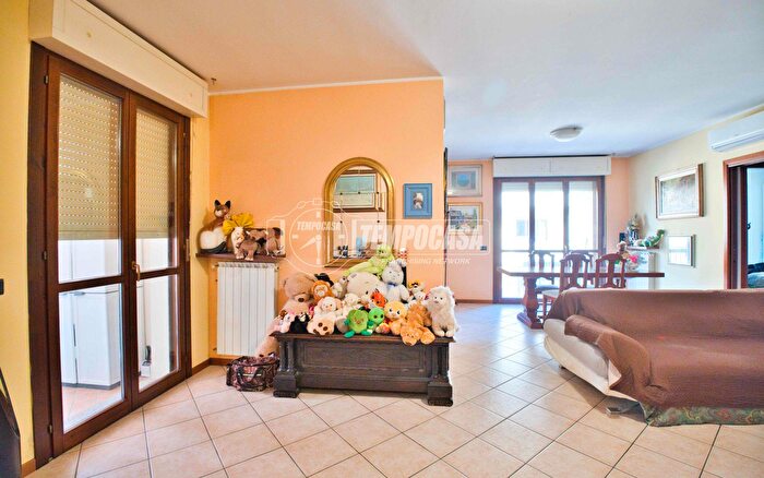 Appartamento trilocale in vendita in Galliate