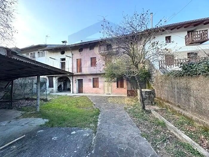 Casa con 8 locali in vendita in Polcenigo