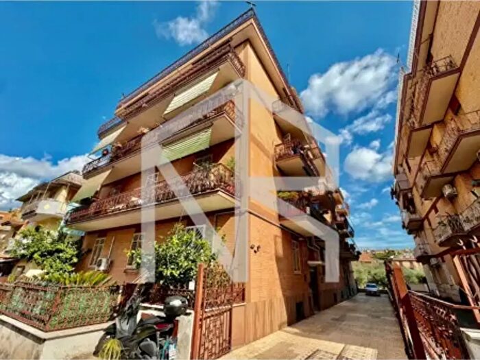Appartamento trilocale in vendita in Via Giacinto Martorelli, Roma