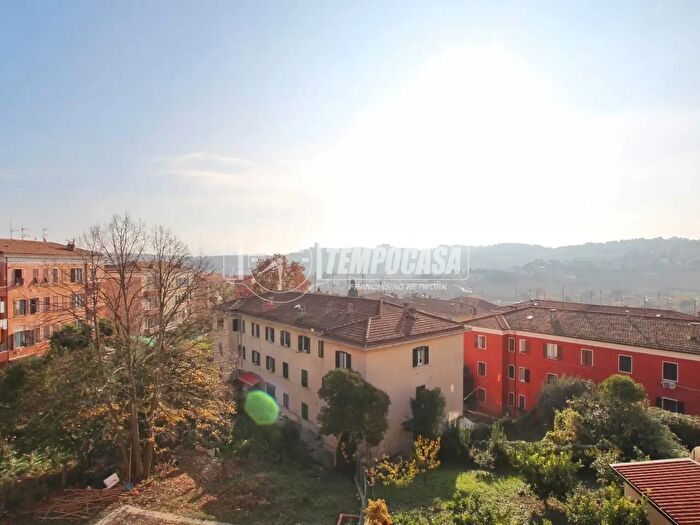 Appartamento trilocale in vendita in Via Scrima, Ancona