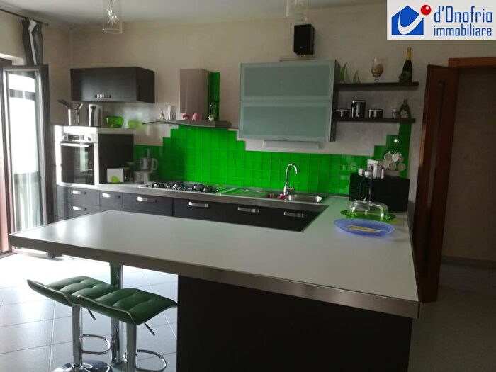 Casa con 7 locali in vendita in Via Indipendenza, Vinchiaturo