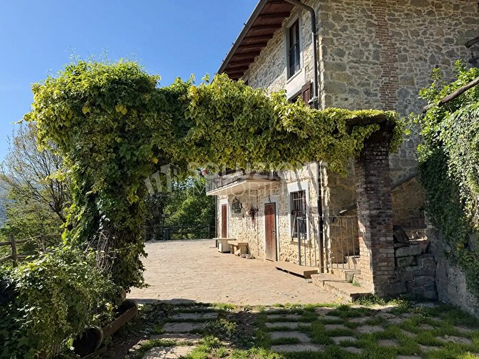 Casa trilocale in vendita in Via Gruppo Cerete, Gazzaniga