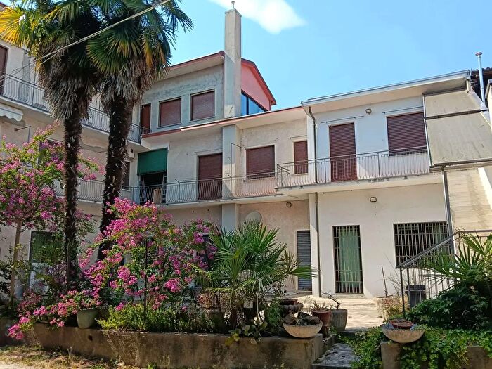 Appartamento con 7 locali in vendita in Via Libertà, Bellinzago Novarese