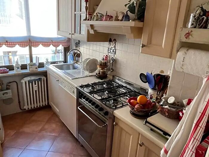 Appartamento con 5 locali in vendita in Via dAzeglio, Parma