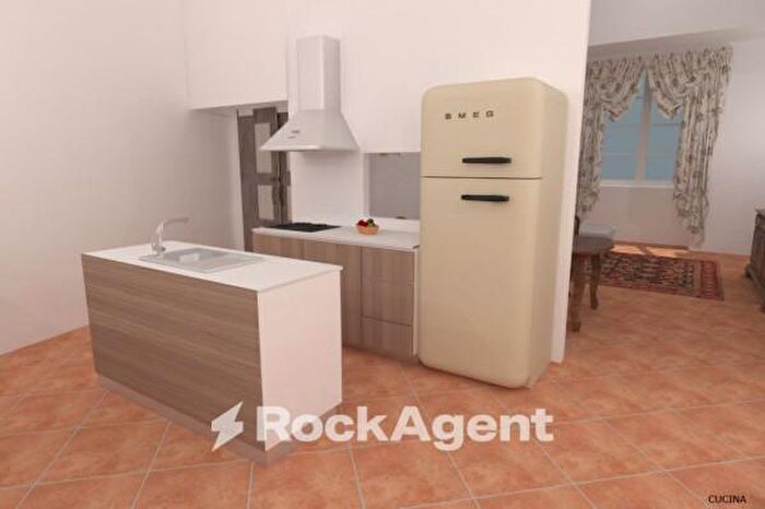 Casa con 6 locali in vendita in Via Montemartini, Montu Beccaria