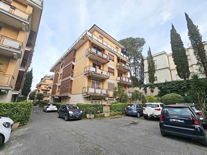 Appartamento con 6 locali in vendita in Via Cassia, Roma