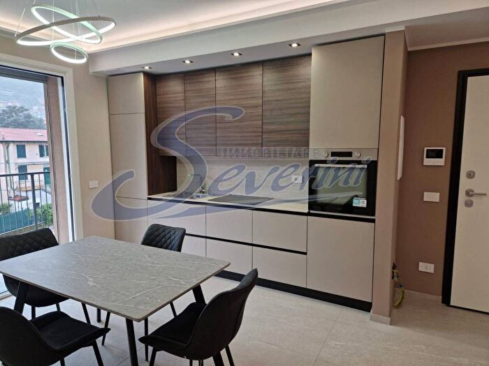 Appartamento trilocale in affitto in via Silvio pellico, Tavernola, Como