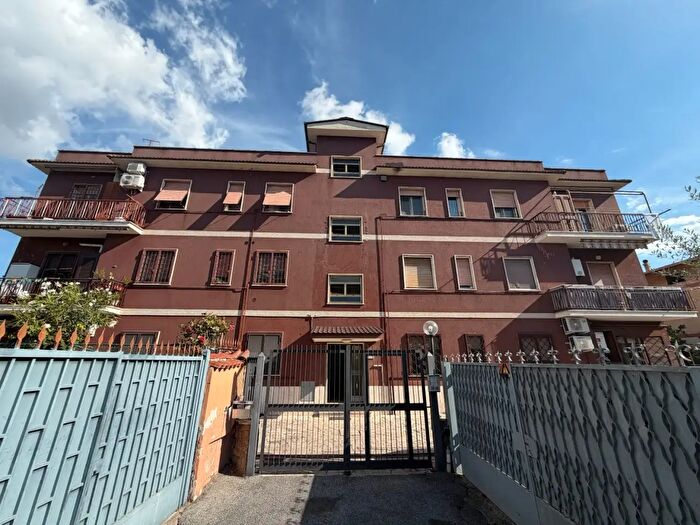 Appartamento quadrilocale in vendita in Via Leopoldo Micucci, Roma