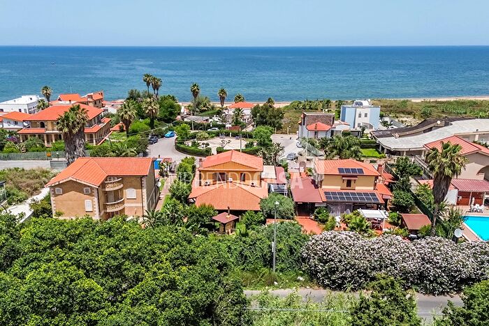 Casa con 7 locali in affitto in Via Messina Marine, Palermo