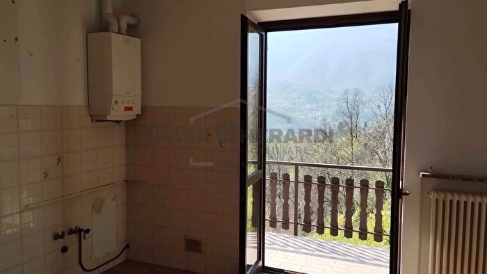 Appartamento trilocale in vendita in Via Santa Geltrude Comensoli, Rota DImagna