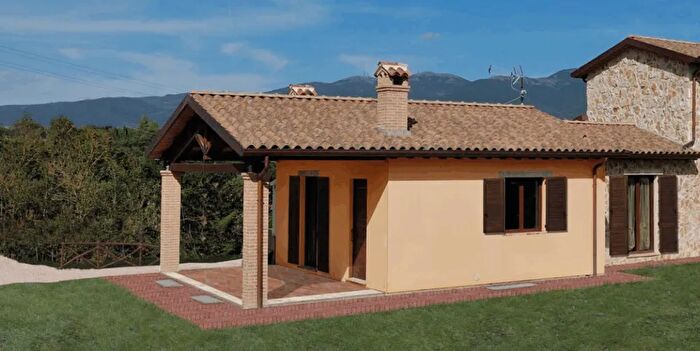 Casa quadrilocale in affitto in Citta Di Castello