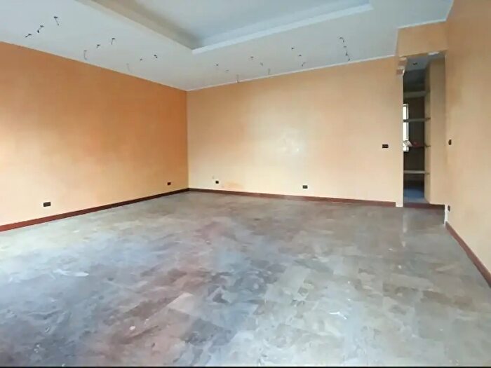 Casa con 9 locali in vendita in Floridia