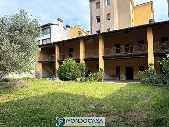 Casa con 10 locali in vendita in Corso Bonomelli, Rovato