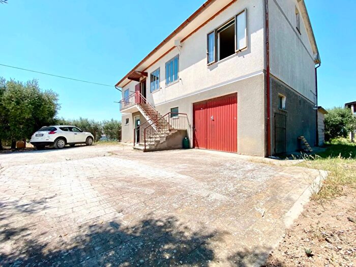 Casa quadrilocale in vendita in Indirizzo Contrada Mattonata, Recanati