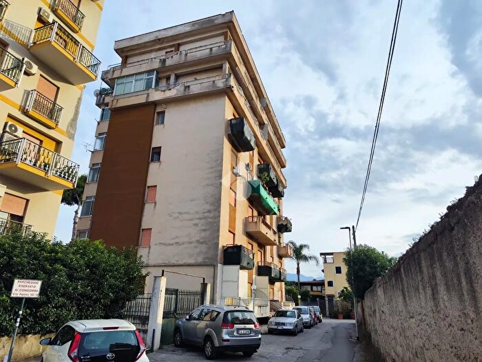 Appartamento con 5 locali in vendita in Vicolo Parrini, Palermo