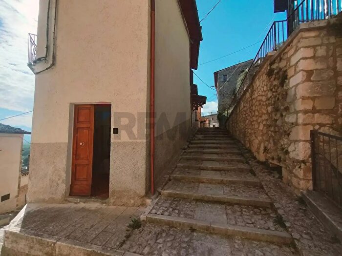 Casa trilocale in vendita in Navelli