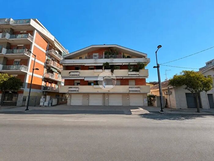 Appartamento trilocale in vendita in Viale d'Avalos, Pescara