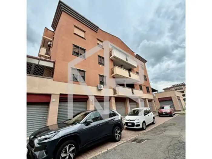 Appartamento trilocale in vendita in Largo Montenerodomo, Roma