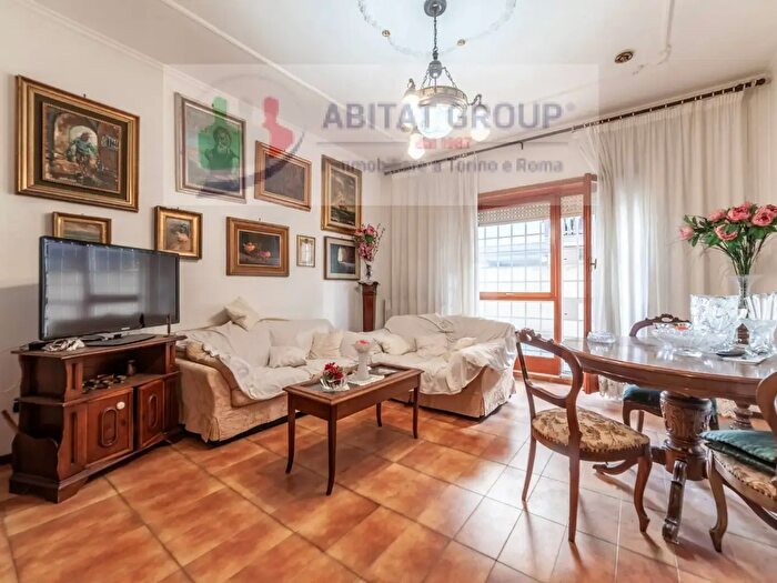 Appartamento trilocale in vendita in Via Corrado del Greco, Roma