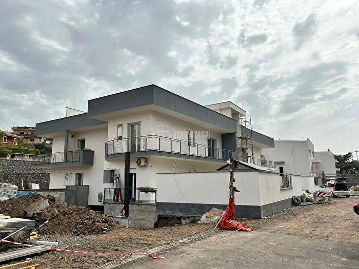 Appartamento trilocale in vendita in Via Fratelli Bandiera, Gravina Di Catania