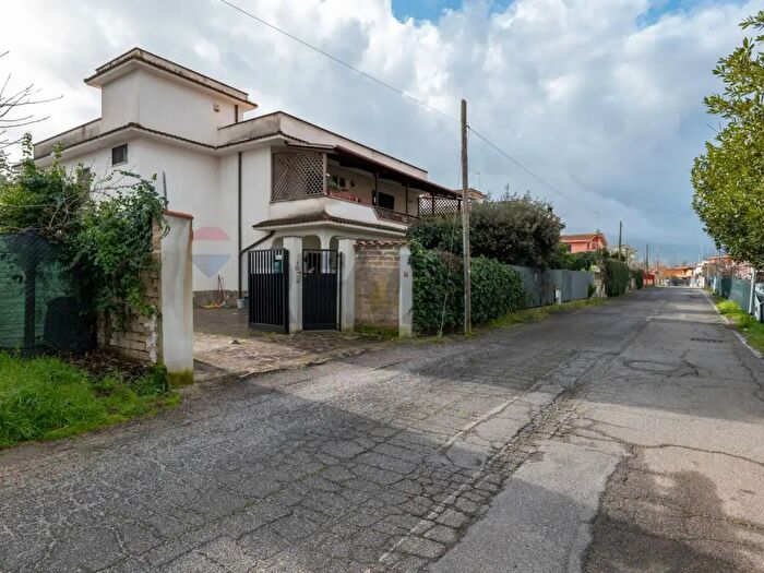 Appartamento con 6 locali in vendita in Via Paolo Pericoli, Roma