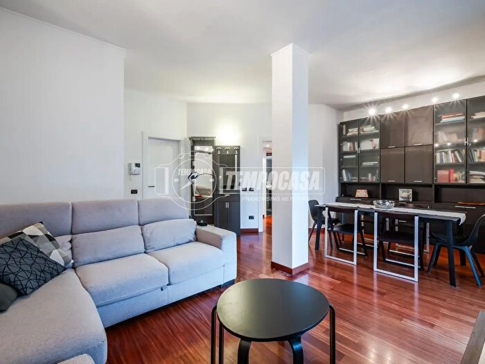 Appartamento trilocale in vendita in Via Copernico, Milano