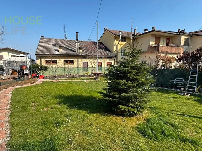 Appartamento con 6 locali in vendita in Via Milano, Monte Di Malo