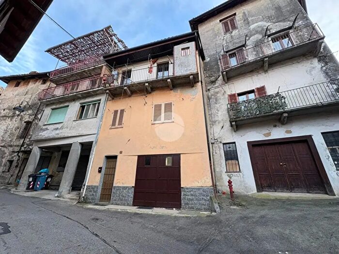 Casa con 5 locali in vendita in Via Rivassola, Cuorgne