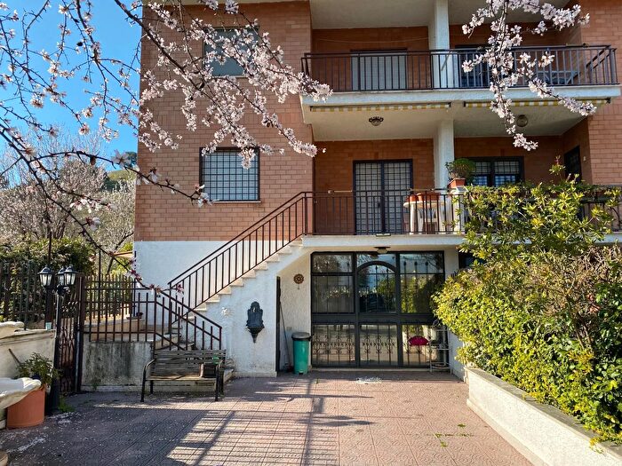 Casa con 6 locali in vendita in Via Monti Lucretili, Tivoli