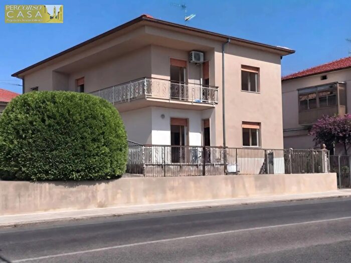 Appartamento con 5 locali in vendita in Via Nazionale Ss, Giulianova