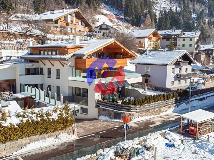 Appartamento trilocale in vendita in Via Indipendenza, Predazzo