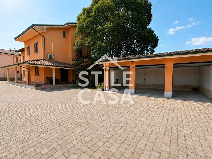 Casa con 8 locali in vendita in Cantini, Altopascio