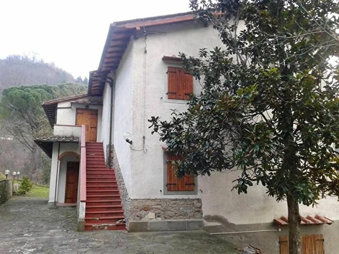 Casa con 10 locali in vendita in Vicchio, Vicchio