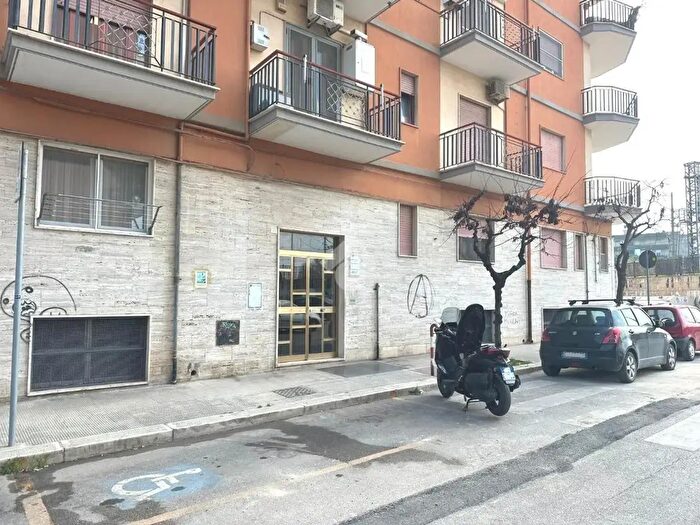 Appartamento quadrilocale in vendita in Via Ruggiero Vitrani, Barletta