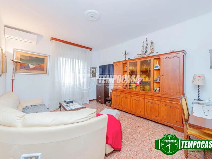 Appartamento trilocale in vendita in Via Gallarate, Milano