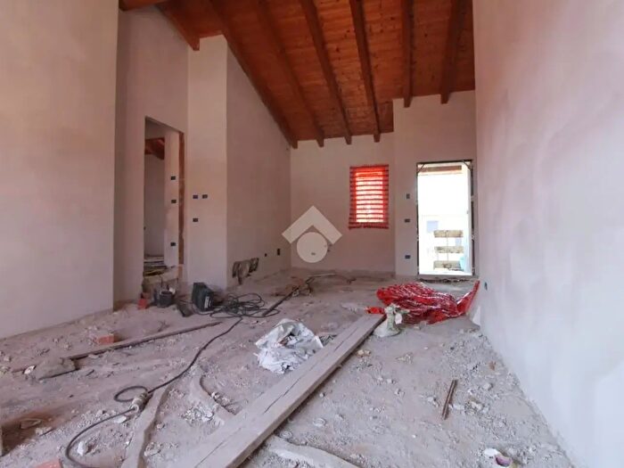 Appartamento trilocale in vendita in Via Roma, Barbariga