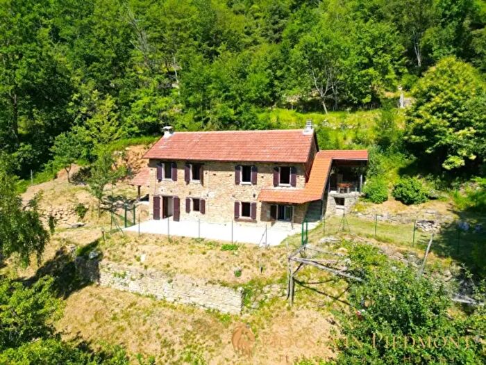 Casa con 6 locali in vendita in Gorzegno