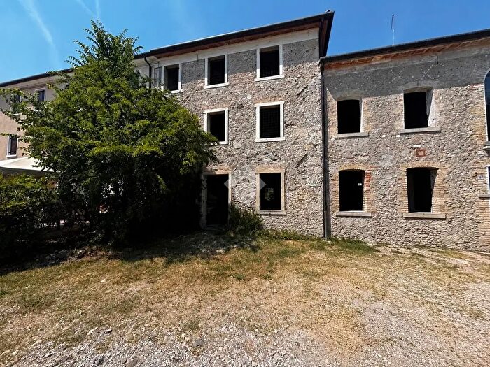 Casa con 13 locali in vendita in Via Piave, Sernaglia Della Battaglia