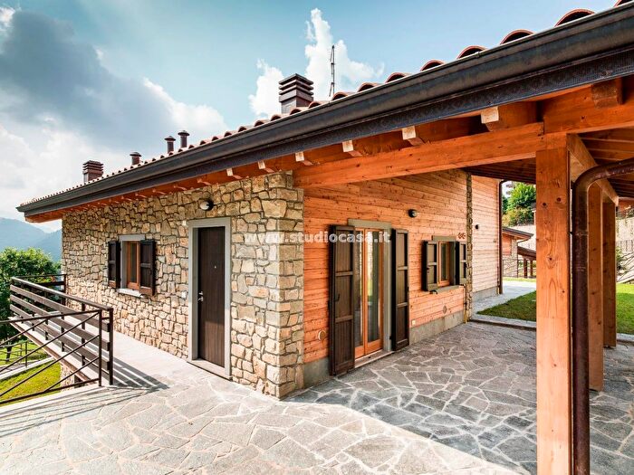 Appartamento trilocale in vendita in Via Cima Costa, Cornalba